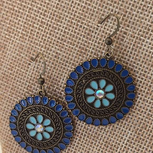 🌸 Flower 🌼 Medallion Dangle Earrings - Picture 5 of 7